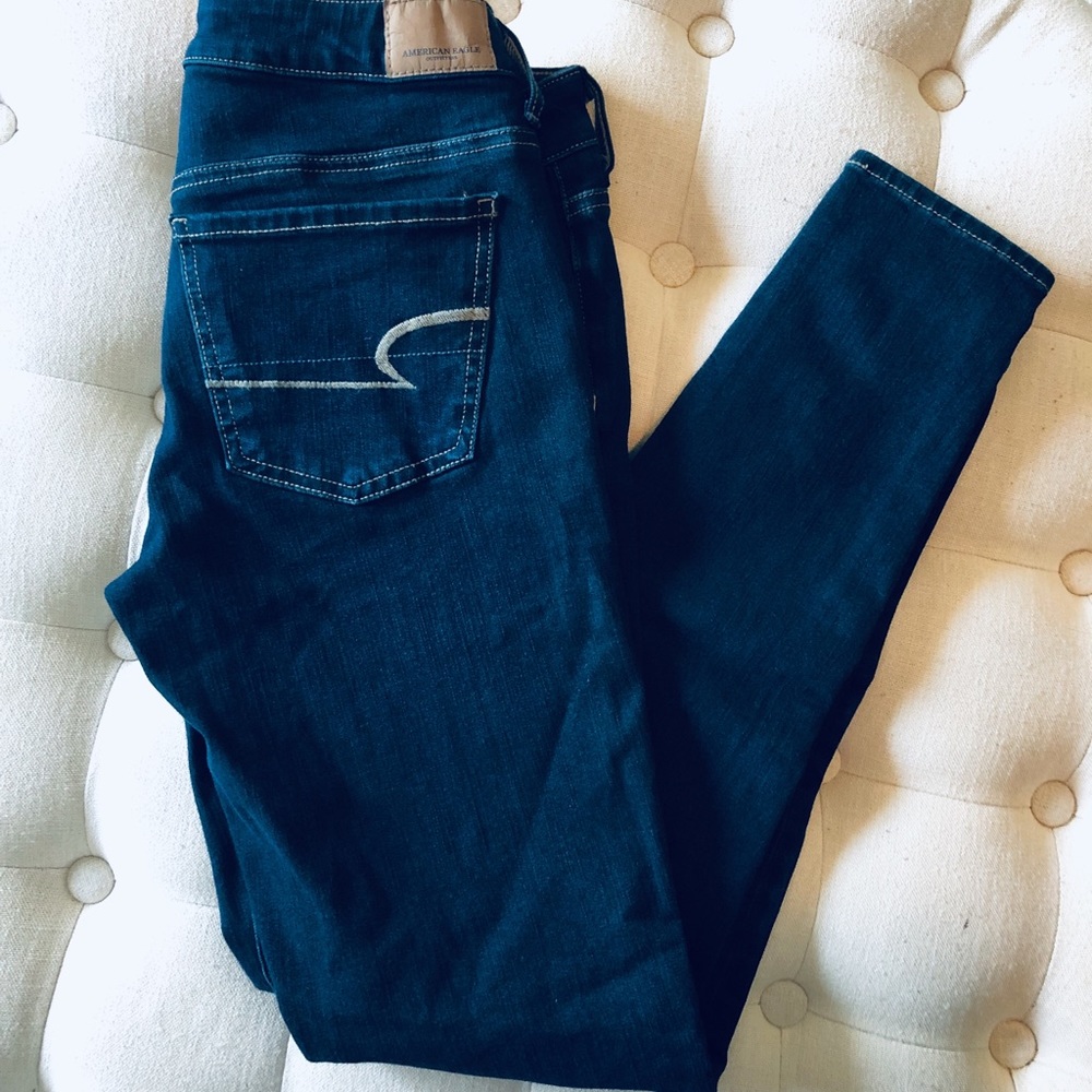 AE jeans in dark wash 🌿